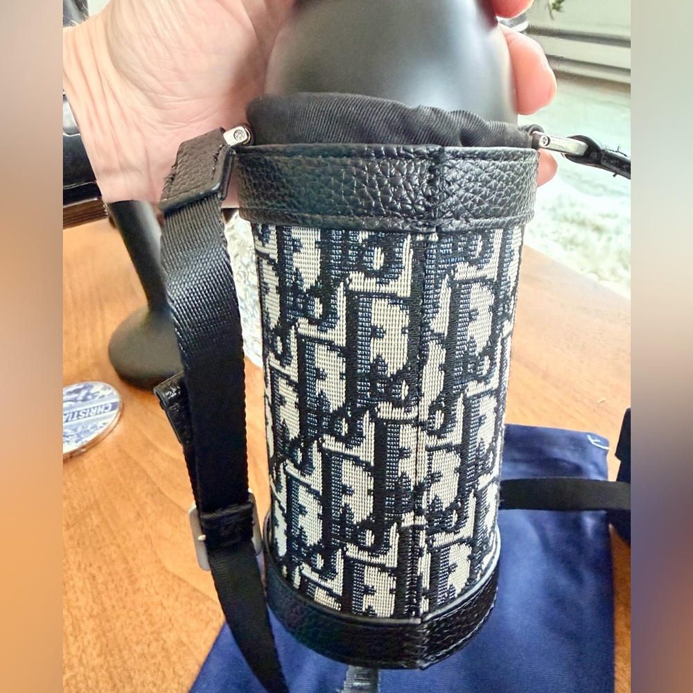 Dior Navy Blue Stainless Water Tumbler/Crossbody Bag With Dust bag Box & Bag GWP - Picture 4 of 16